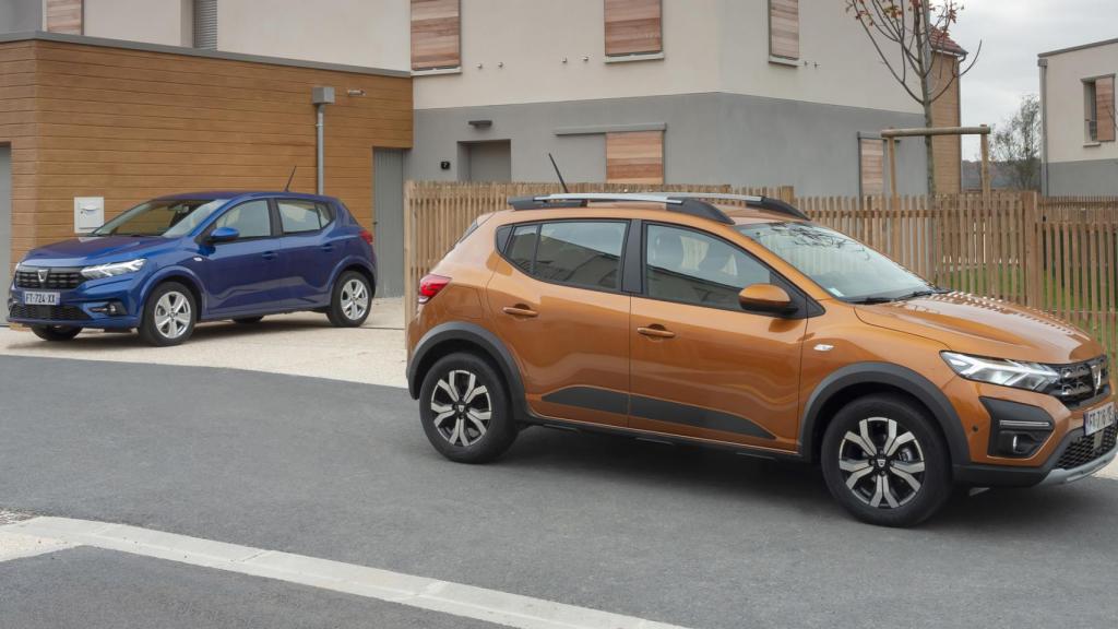 El nuevo Dacia Sandero con las dos carrocerías disponibles.