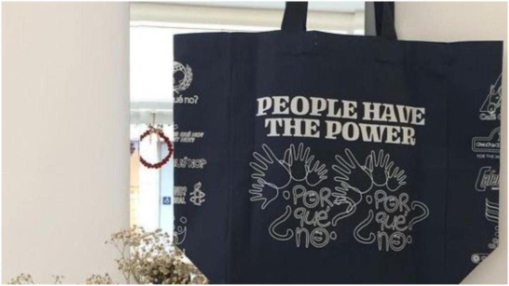 Los bolsos solidarios del Café Olimpia y la ONG ¿Por qué no?