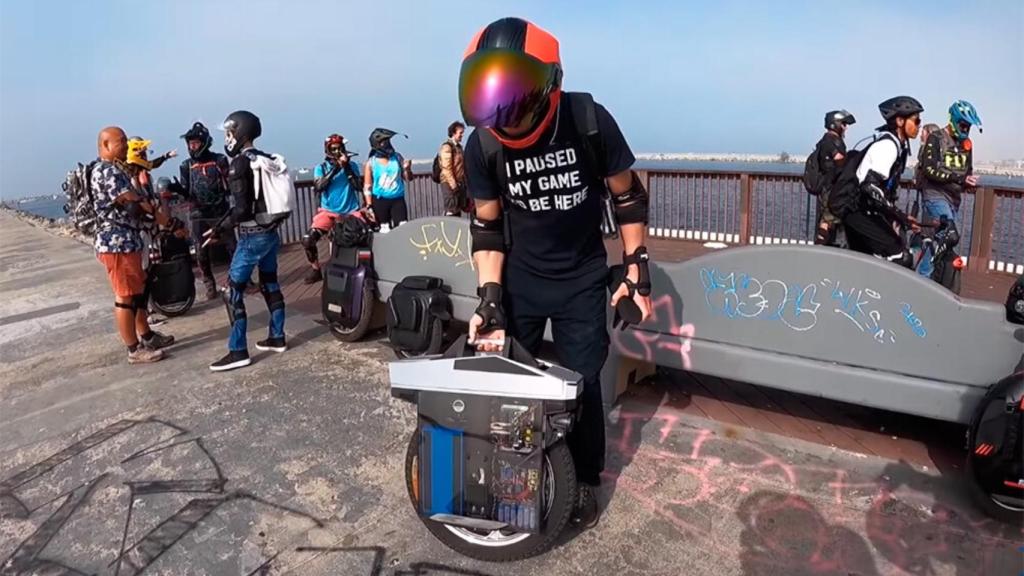 Así es el Cyberwheel, el monociclo eléctrico inspirado en el Tesla Cybertruck.