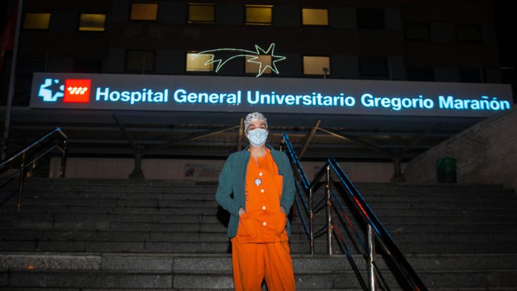 Pilar a las puertas del Gregorio Marañón.