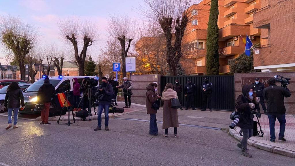 Las puertas de la residencia Los Olmos esta mañana.