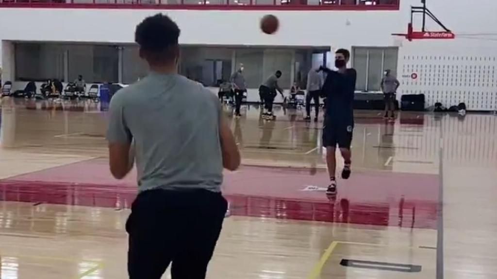 Stephen Curry y su vídeo metiendo más de 100 triples en cinco minutos de forma consecutiva