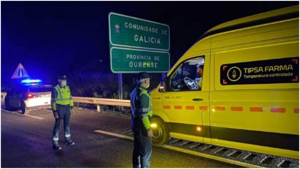 Llegada de la primera remesa de vacunas del coronavirus a Galicia en diciembre.