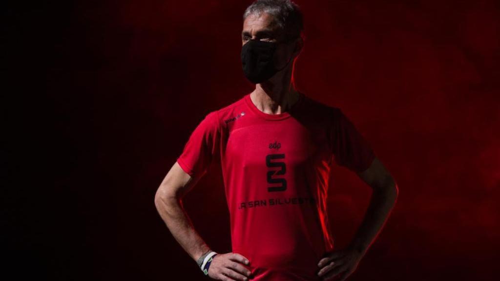 Martín Fiz, con la camiseta de la San Silvestre 2020