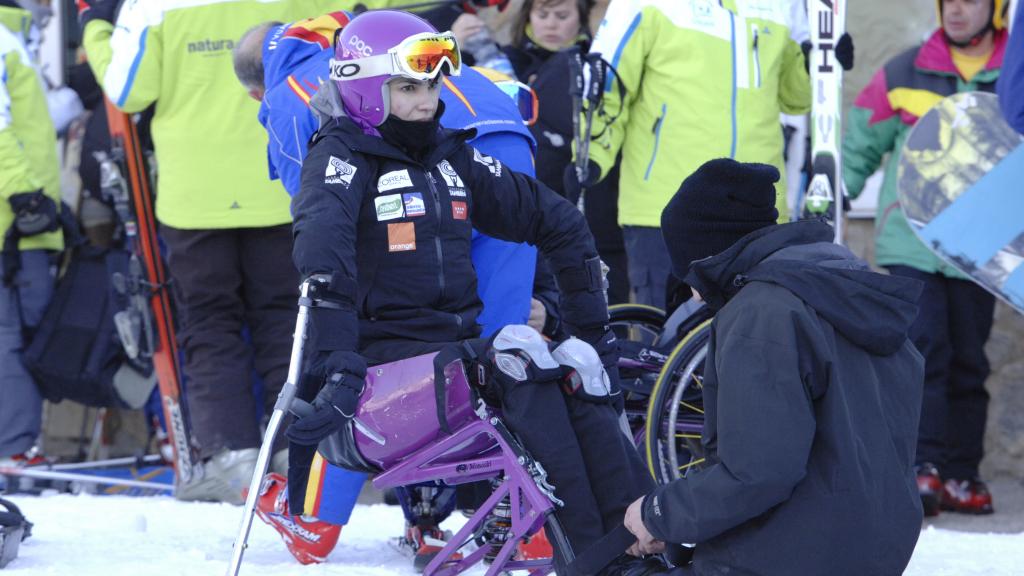Irene Villa practicando esquí adaptado en Sierra Nevada, en una imagen de archivo.