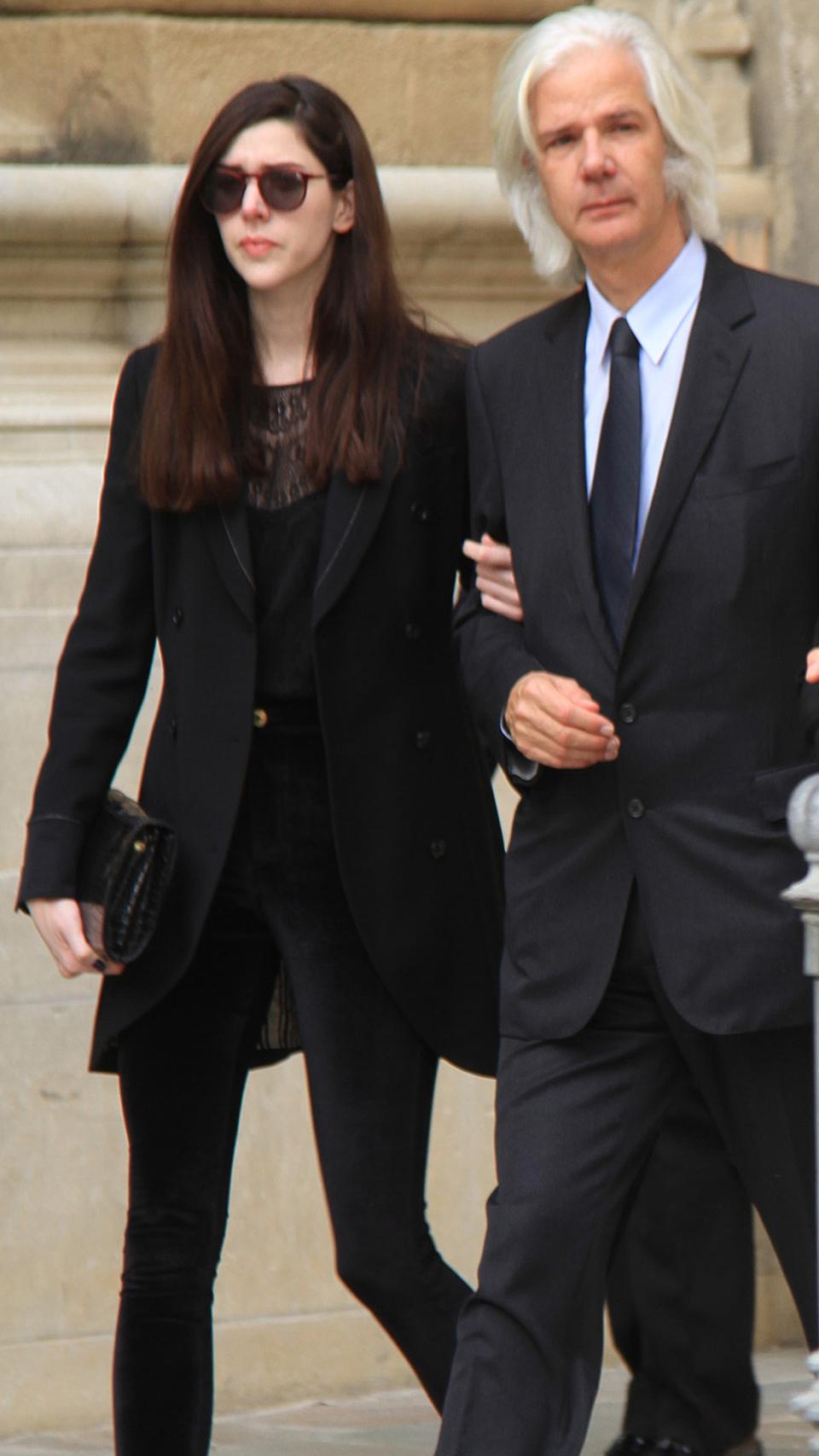 Brianda junto a su padre, Jacobo Fitz-James Stuart, XXIV conde de Siruela.