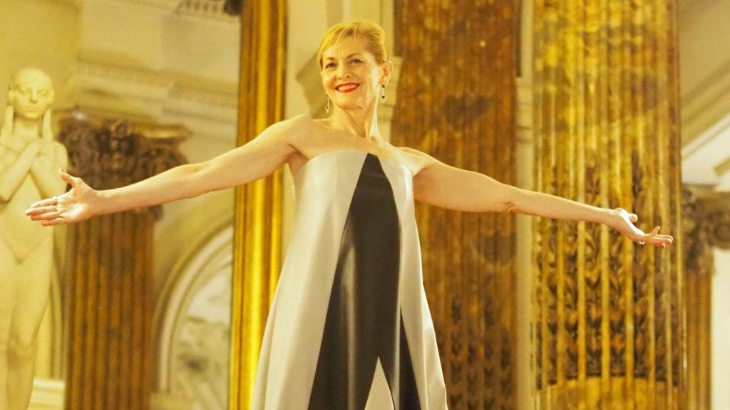 Azucena de la Fuente deslumbra con su estilismo 'made in spain' en la undécima  gala Prenamo