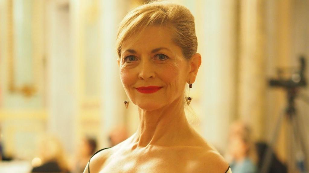 La actriz optaba por un maquillaje acorde a la gama cromática de su vestido de Maison Mesa.