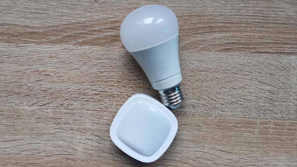 Bombilla y sensor de movimiento de Lidl