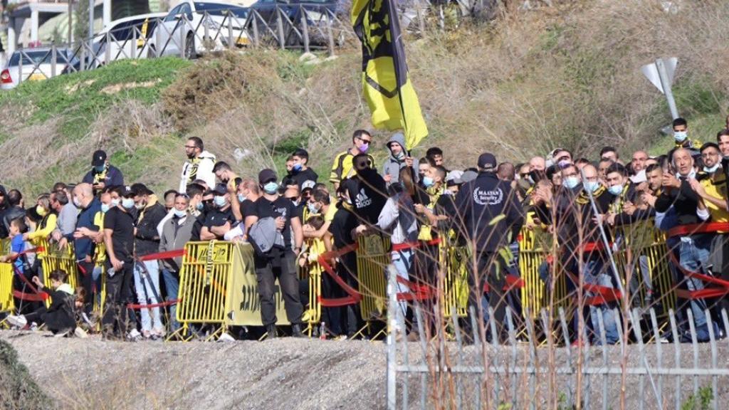 La afición del Beitar Jerusalén apoya al equipo tras la llegada del jeque