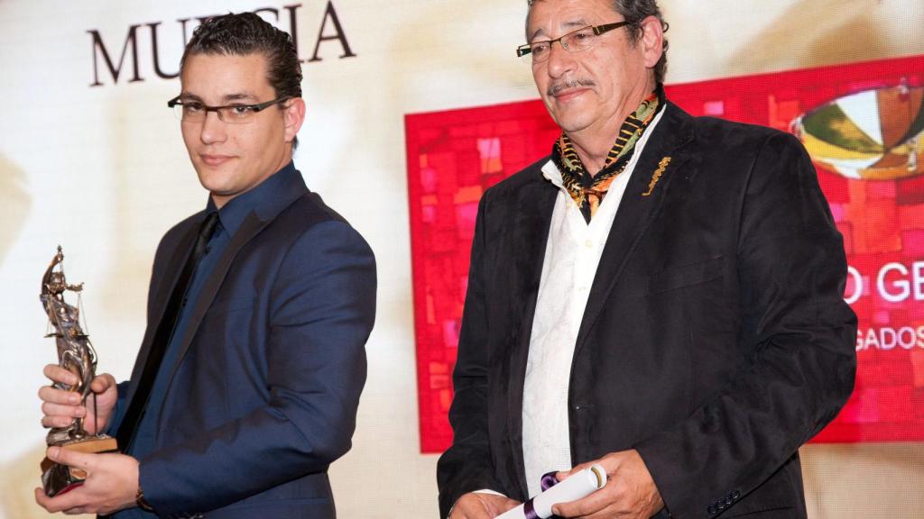 Raúl Pardo-Geijo, con el premio a mejor penalista de España.