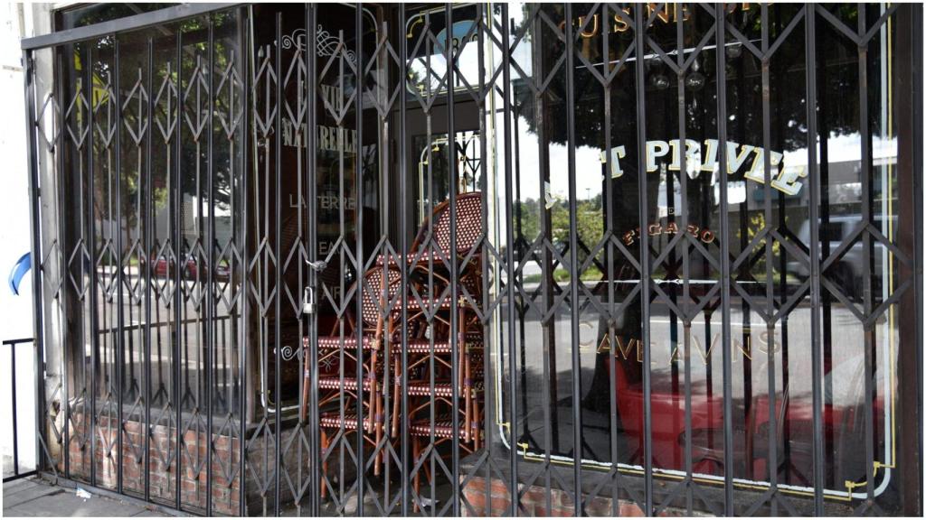 Bar cerrado, imagen de archivo