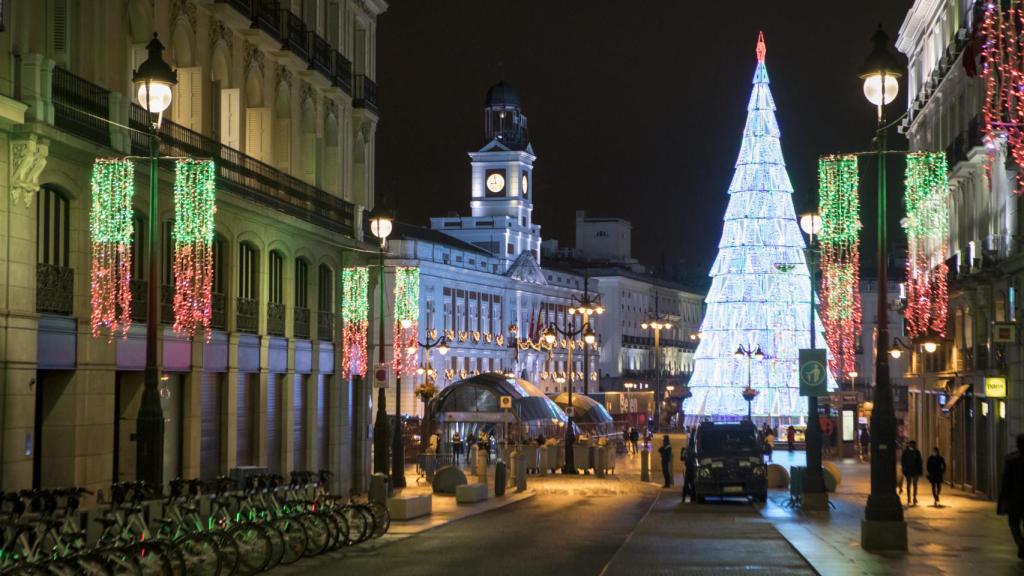 La calle de Alcalá a las nueve de la noche, antes del desalojo de la Puerta del Sol.