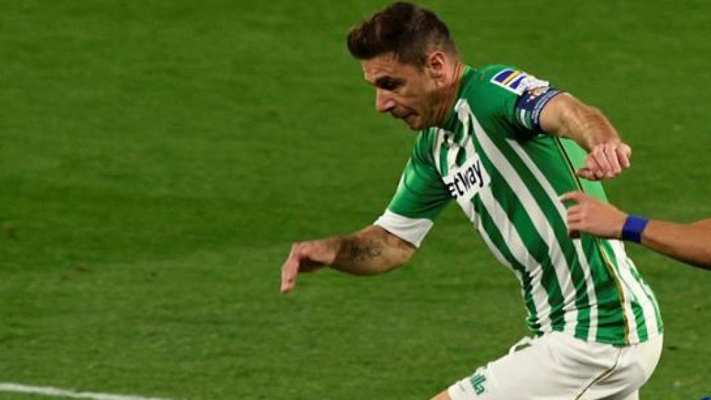 Joaquín, durante el partido entre el Betis y el Cádiz de La Liga 2020/2021