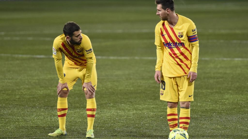 Messi, antes de lanzar una falta