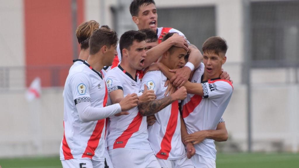 El Rayo B celebra un gol