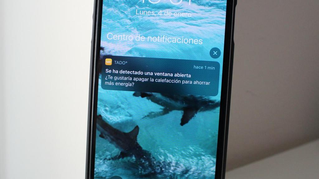 La aplicación envía notificaciones si detectan ventanas abiertas.