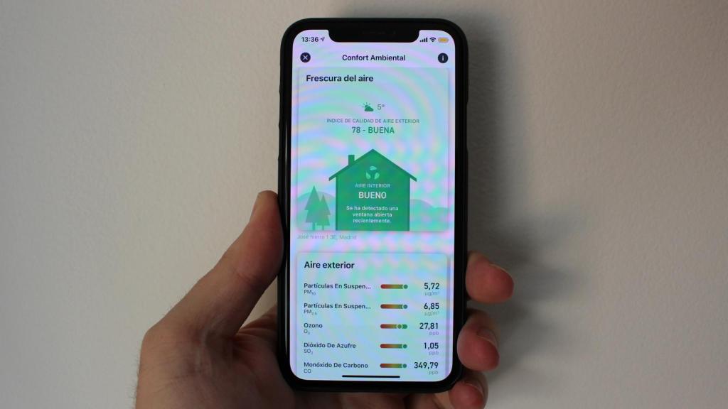 Con la aplicación para móviles se puede controlar el termostato y ver informes.
