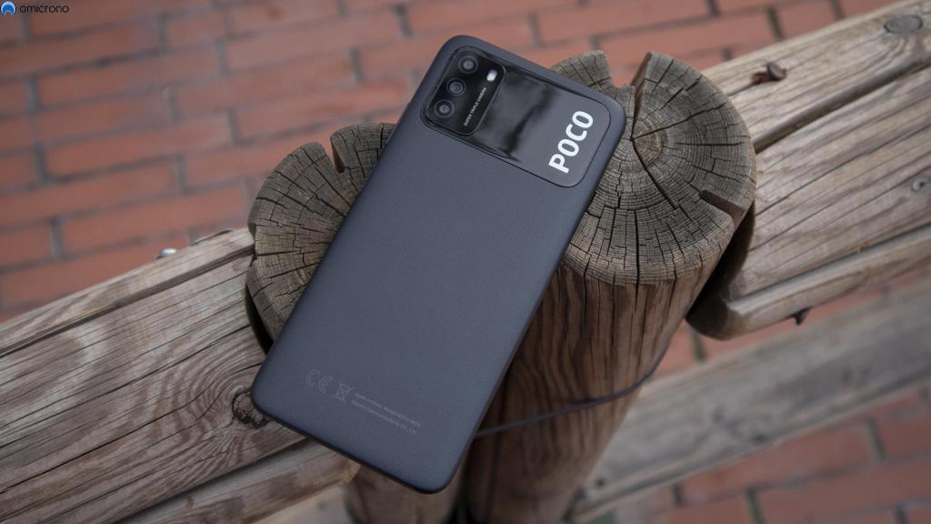 El plástico, aunque no lo parezca, es un gran fuerte en este teléfono.