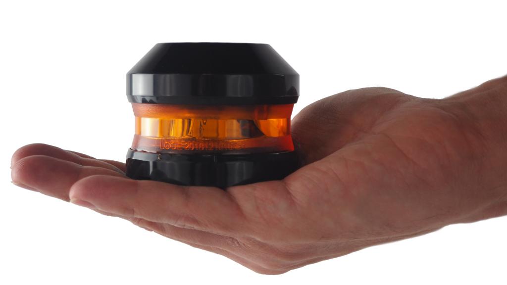 La Baliza LED V-16, fabricada por Atressa bajo la marca SOSTraffic, que cuesta entre 29 y 31 euros.