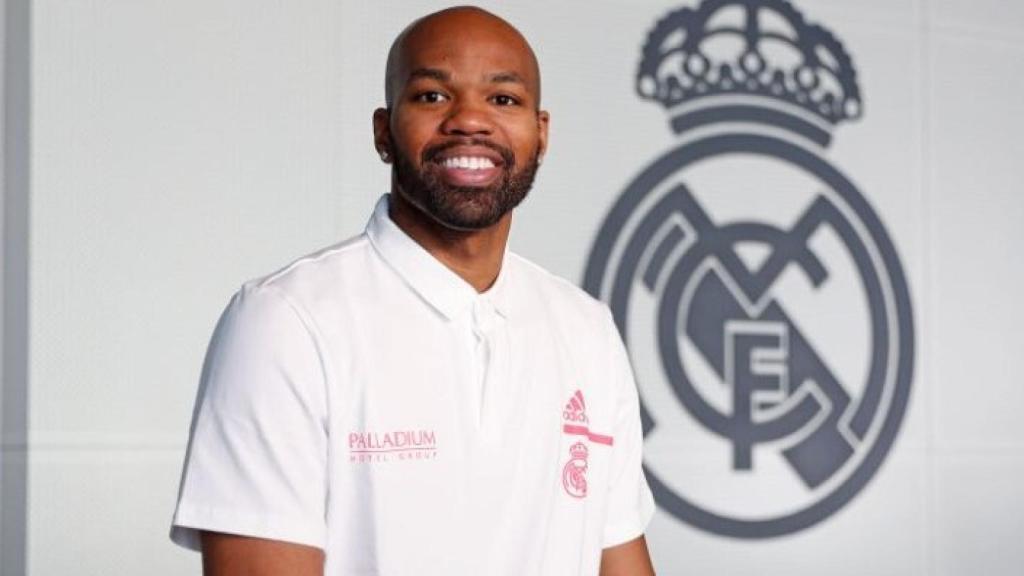 Alex Tyus presentado con el Real Madrid