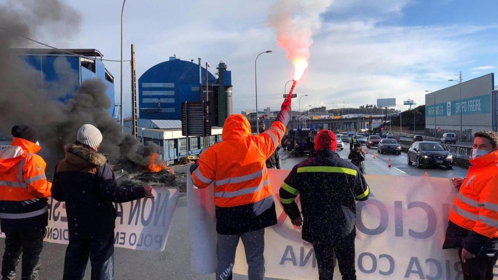 Una de las protestas de los trabajadores de Alu Ibérica en A Coruña.