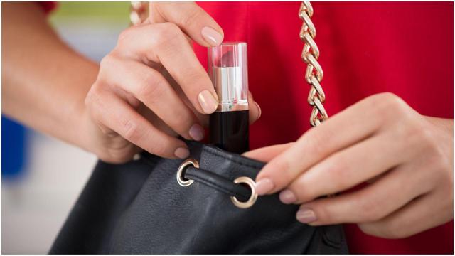 La Farmacia Rosalía de Castro de Santiago comparte imágenes de un nuevo hurto en la botica