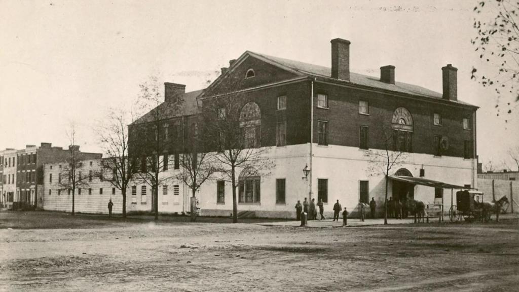 Brick Capitol, el edificio que albergó el Congreso de los Estados Unidos tras el incendio del Capitolio.