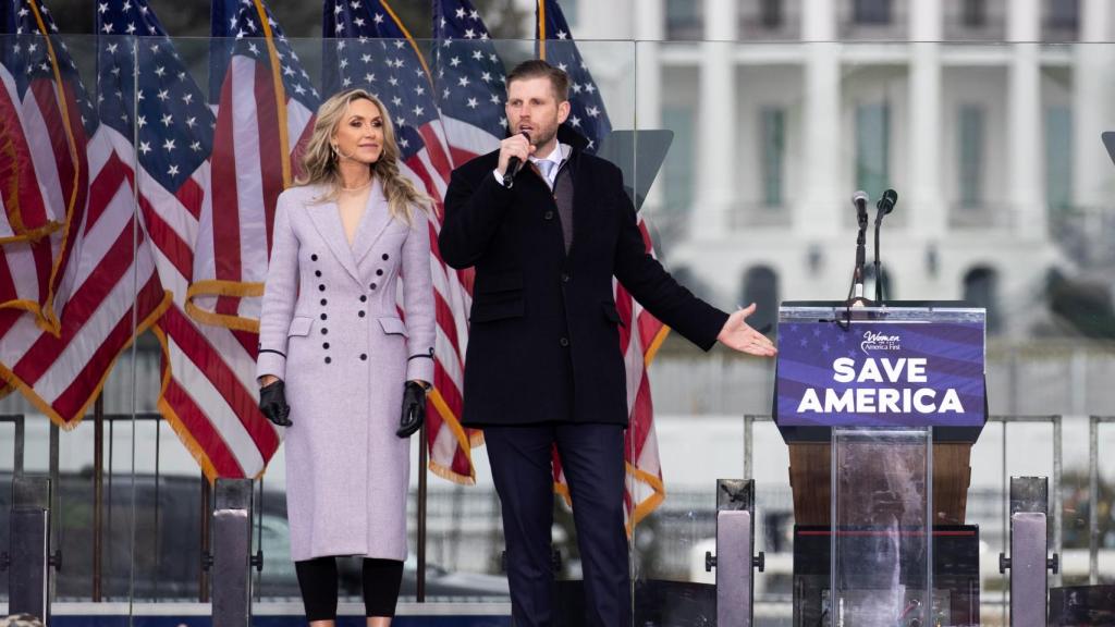 Eric Trump, hijo del todavía presidente, y su mujer, Lara Trump.