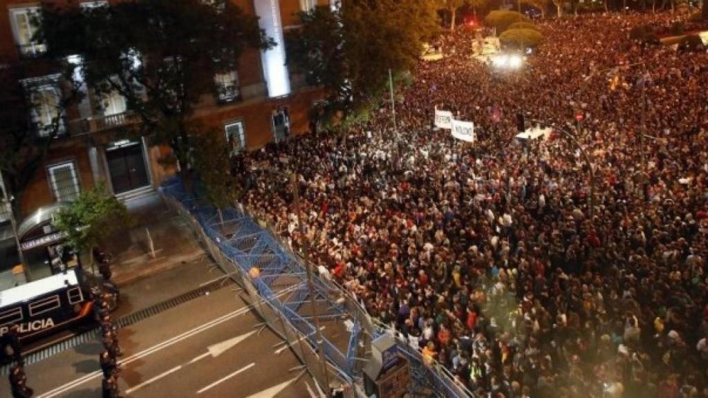 La entrada de Carrera de San Jerónimo durante una manifestación de 'Rodea el Congreso'.