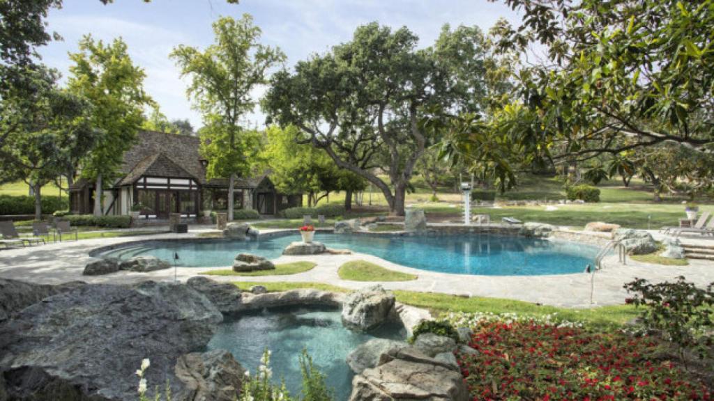 El rancho cuenta con un lago y dos lagunas artificales.