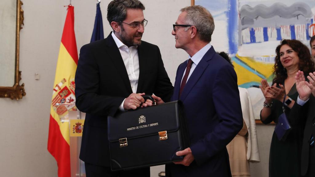 El periodista recibiendo la cartera del Ministerio de Cultura y Deporte en 2018.