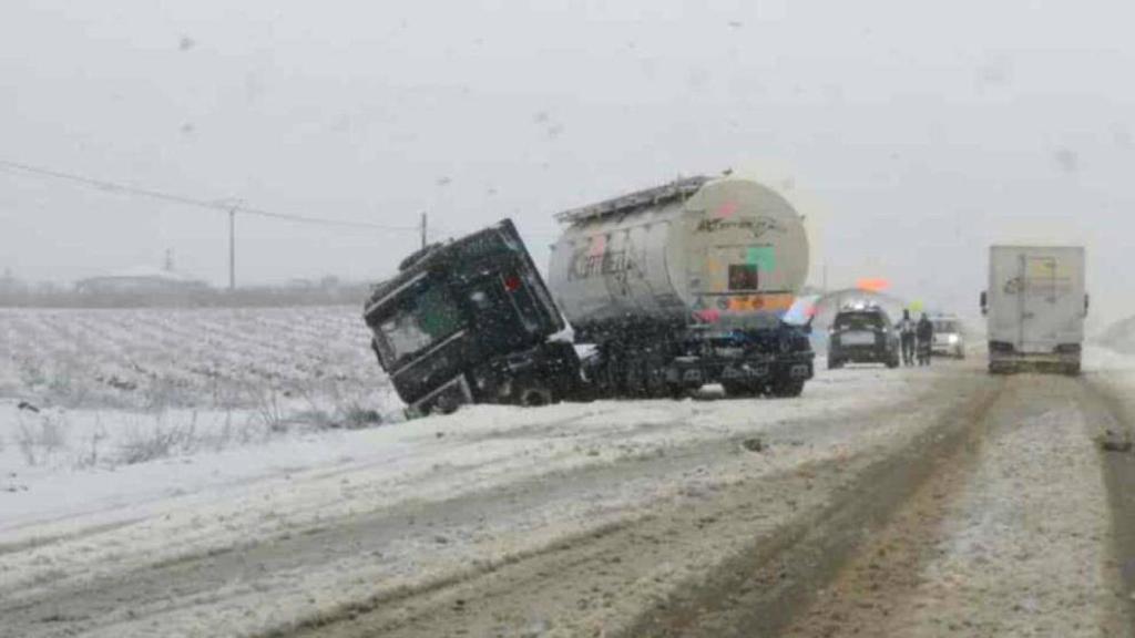 Un camión accidentado este viernes en la carretera de Burguillos (Toledo)