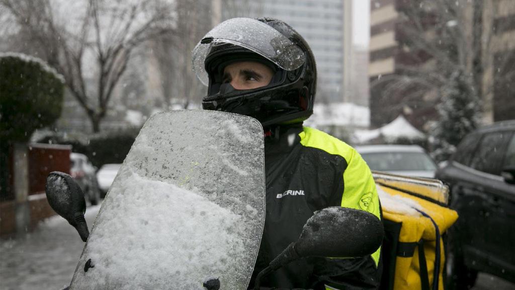 Deliveroo y Glovo suspenden su servicio en Madrid y otras zonas afectadas por el temporal
