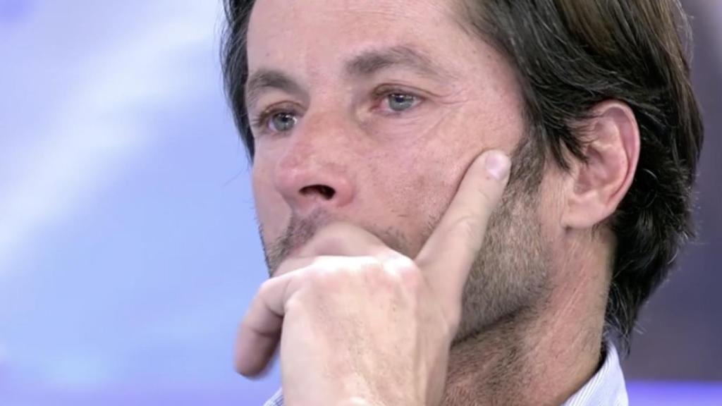 El torero no ha podido evitar soltar varias lágrimas al confesar que Isabel ha roto con él.