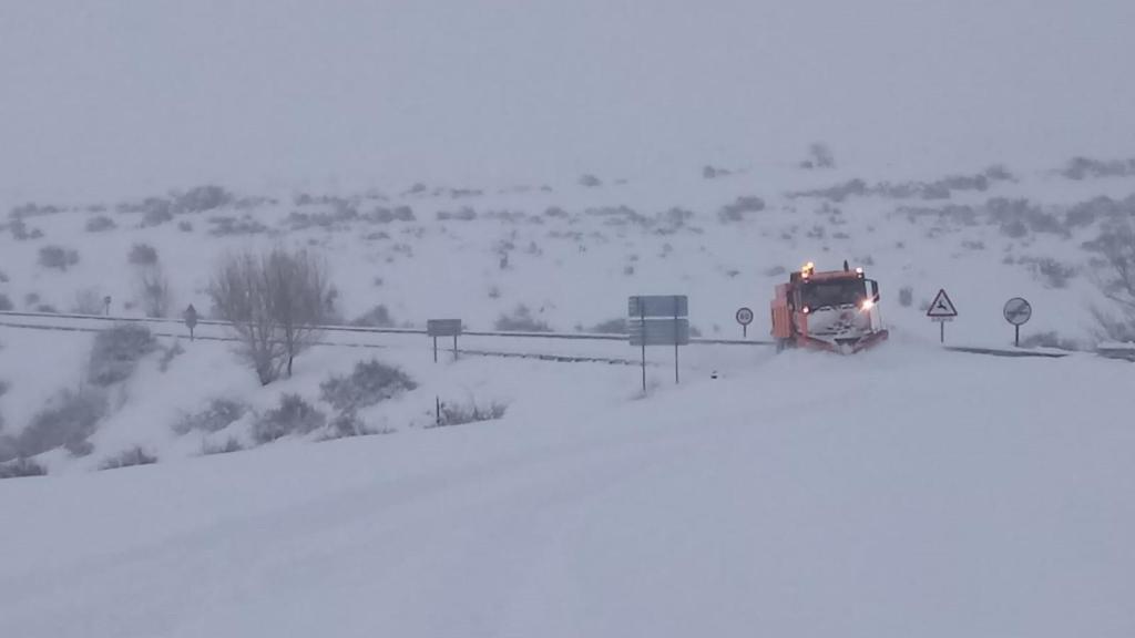 Una carretera nevada en Aragón.