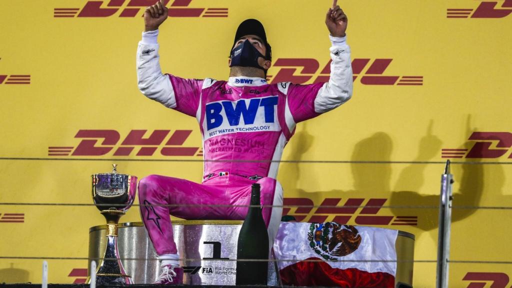 'Checo' Pérez celebra su victoria en Bahrein