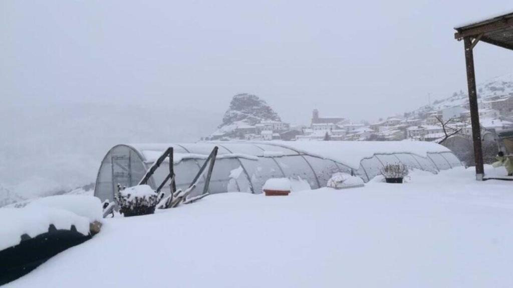 La localidad serrana de Huélamo, en Cuenca, sepultada por la nieve de Filomenta