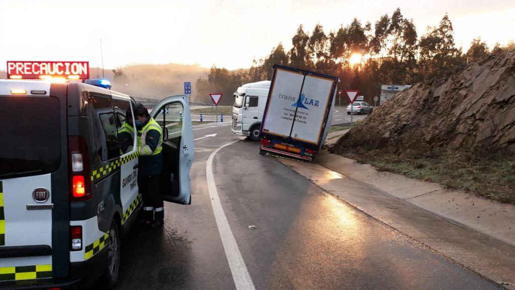 Accidente en la autopista de Carballo por el hielo.