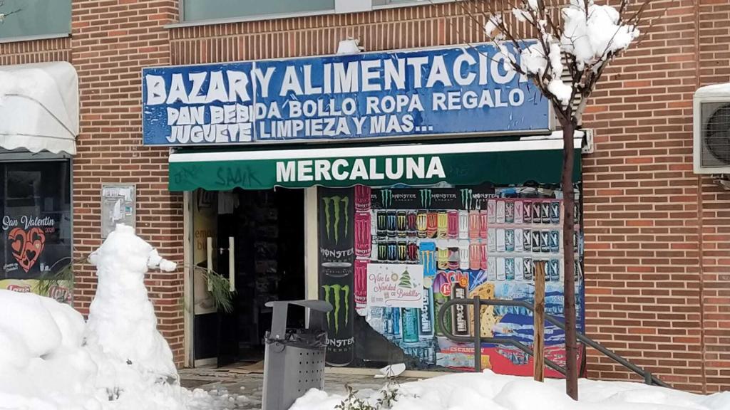 Los negocios dirigidos por personas chinas, de los pocos que han abierto durante la nevada.