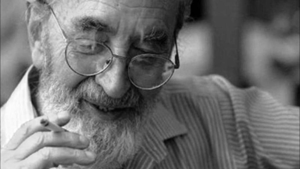 El poeta Ángel González.