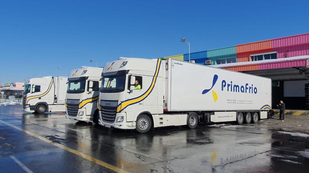 Camiones llegan a Mercamadrid.