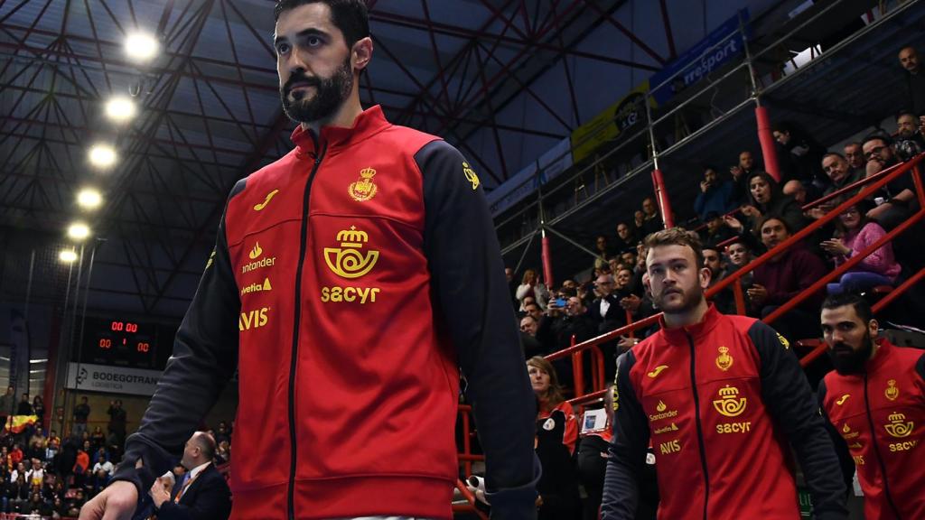 Raúl Entrerríos, saltando a la cancha