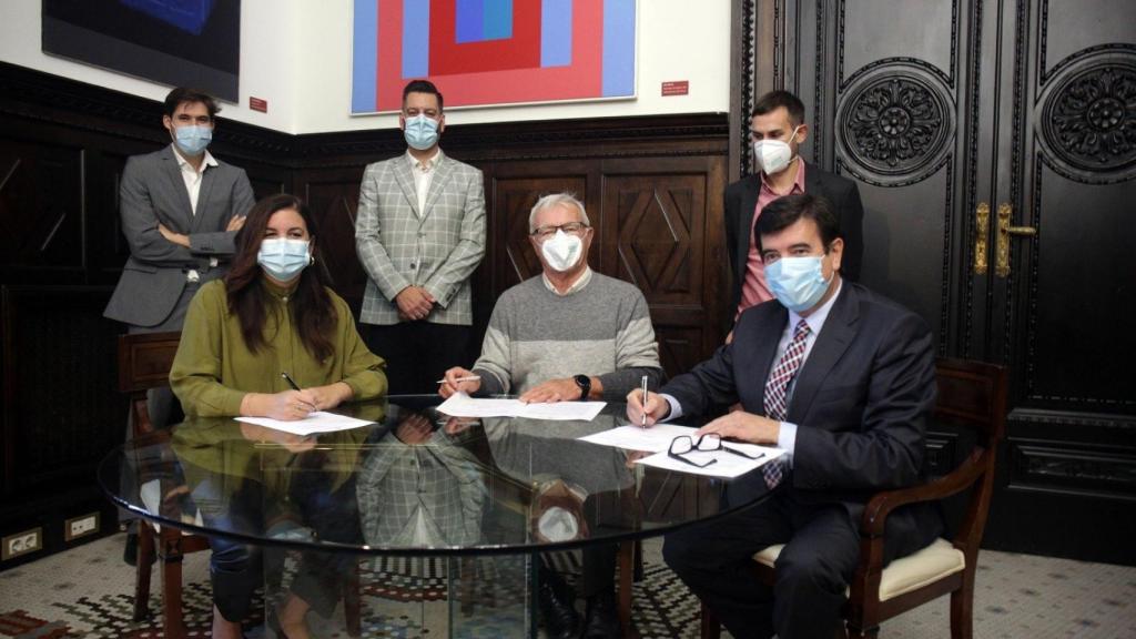 Foto del acuerdo presupuestario de la izquierda con Ciudadanos. EE