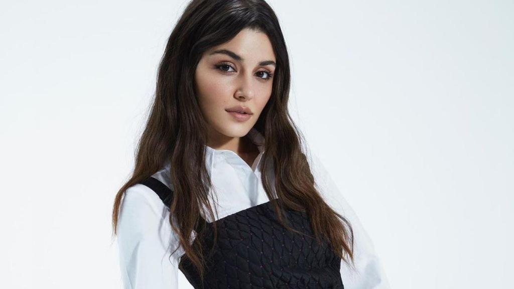 Hande Erçel, protagonista de la serie, ha recibido numerosas críticas en Turquía.