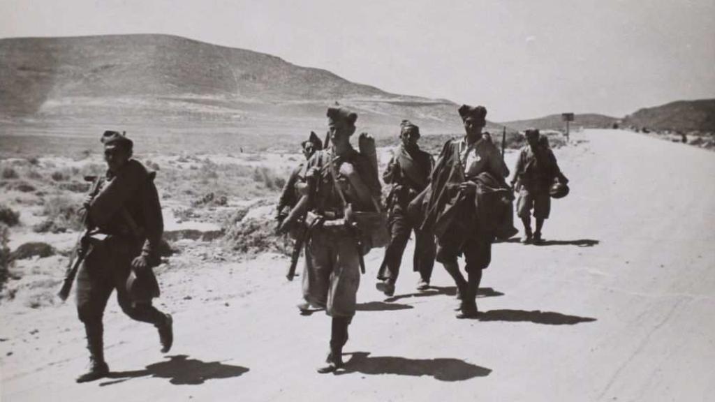 Tropas franquistas dirigiéndose en julio de 1938 hacia Villanueva de la Serna para capturarla.