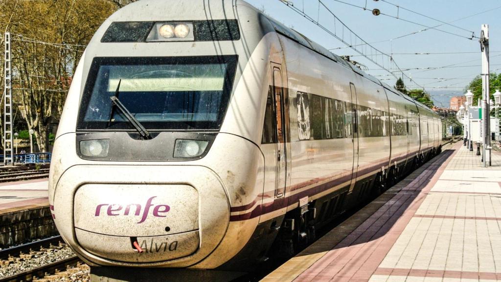 Suspendida la circulación ferroviaria entre Madrid-Galicia por un incendio en Zamora