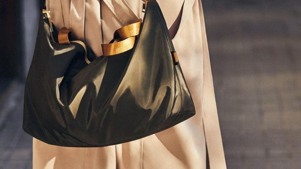 La bolsa 'sport' reversible en tonos verde oliva y caqui, la nueva apuesta de Women'secret.