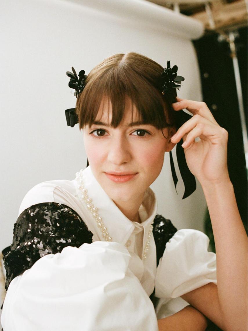 Las prendas que crea Simone Rocha combinan el glamour con sus raíces orientales.