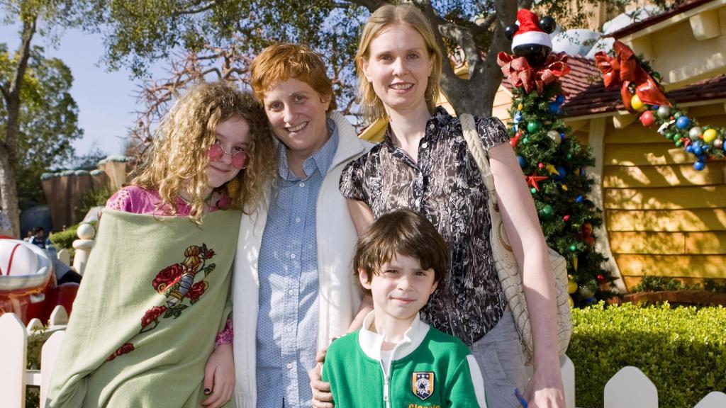 Cynthia Nixon junto a su pareja, Christine Marinoni y sus hijos Charlie y Samuel -antes Samantha-.